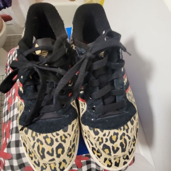 Woman's Fashion Leopard Print Low Top Sneakers SIZE 6 - Picture 3 of 5